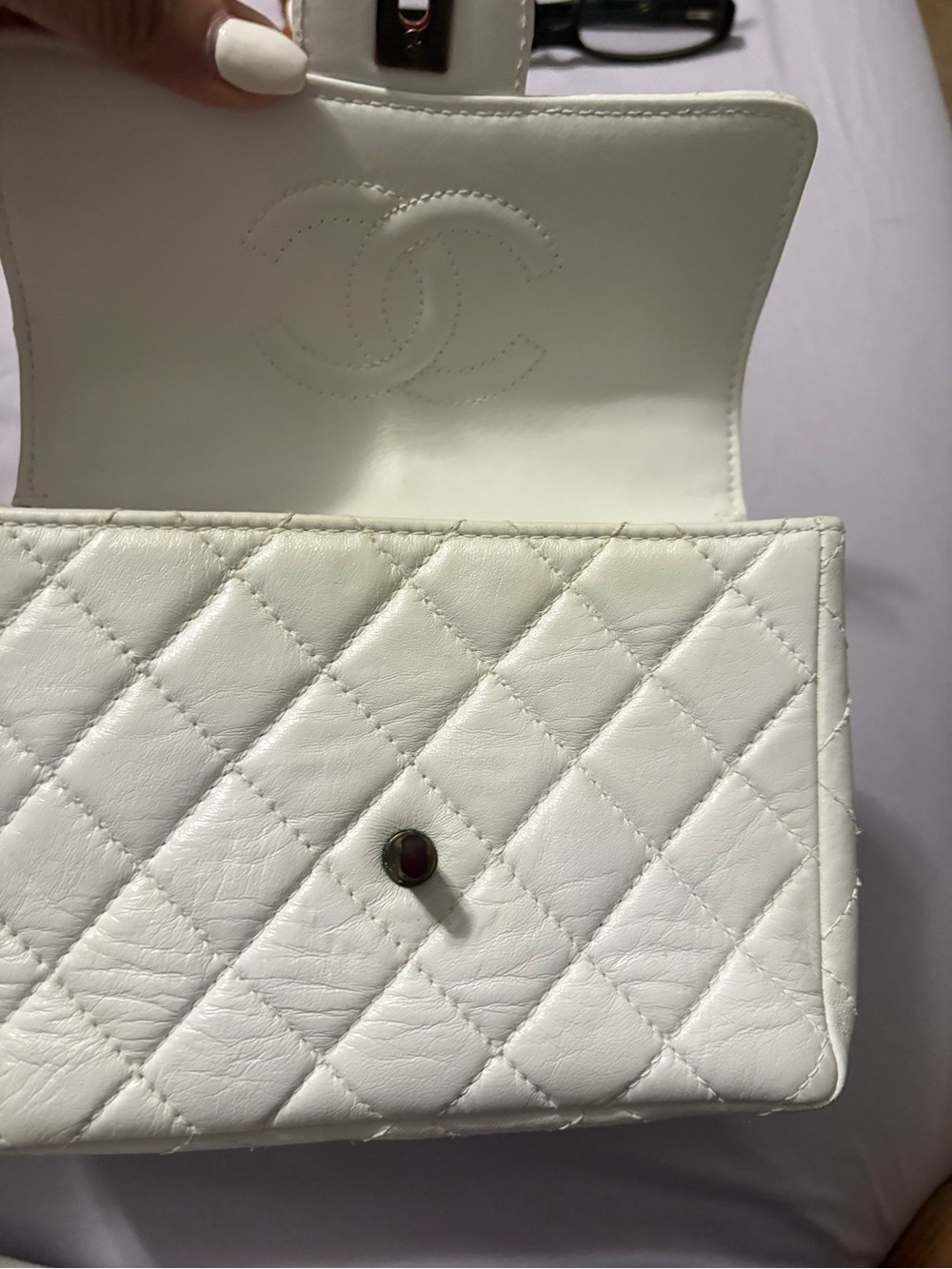 Authentic CHANEL White Quilted Leather Shoulder Bag with Stitched CC - Picture 5 of 14